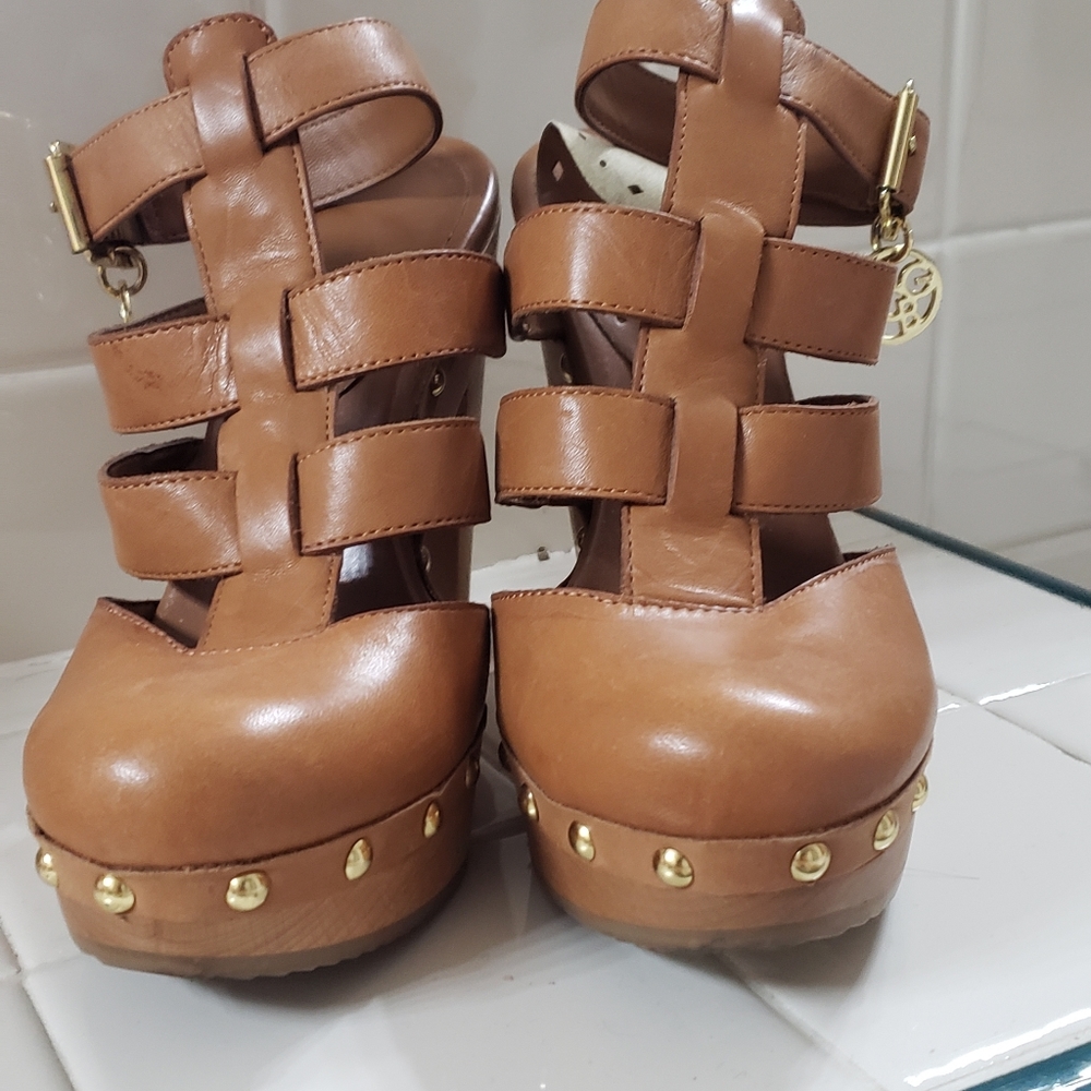 BCBG Heels 6 1/2 B Tan